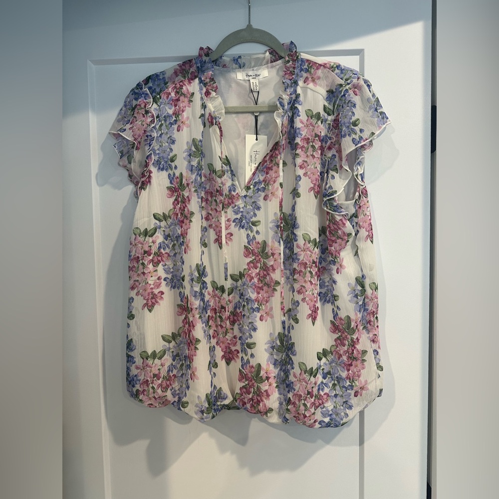 Chic Floral V-Neck Blouse